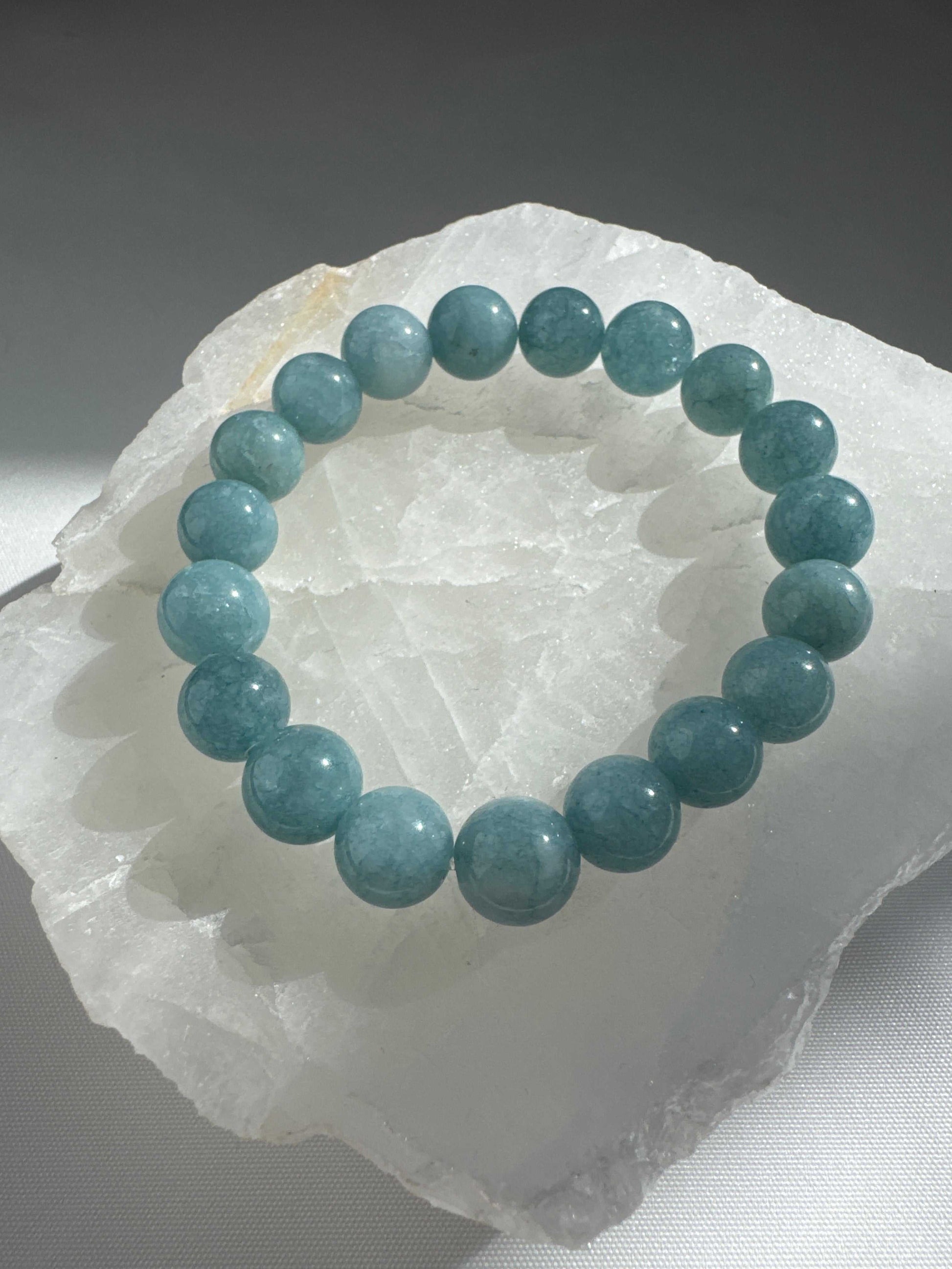 Aquamarine Crystal Bracelet | harmony and communication. Ideal for stress relief and healing.