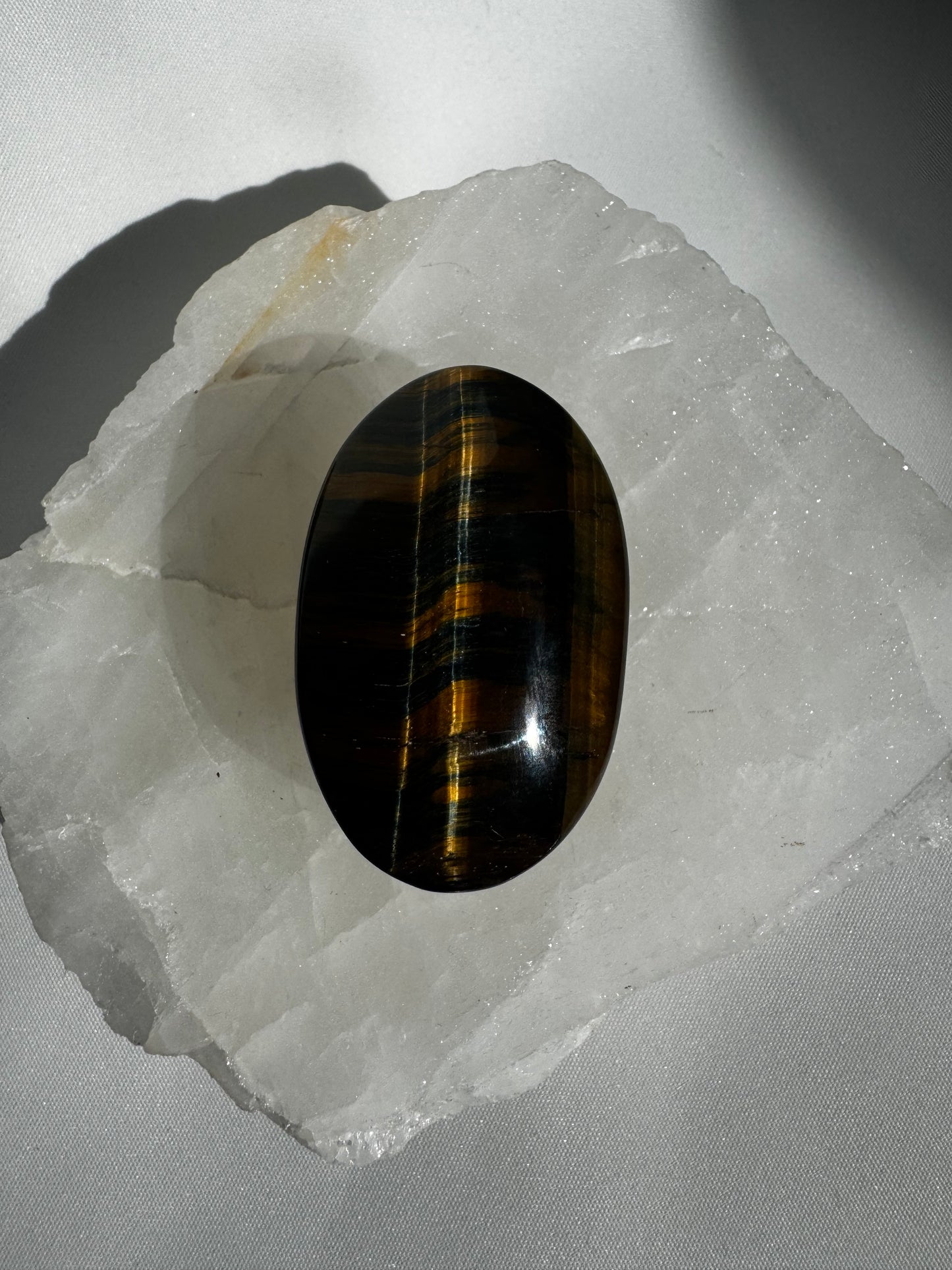 Blue Tiger’s Eye Crystal Palmstone – Healing Stone for Communication and Throat Chakra