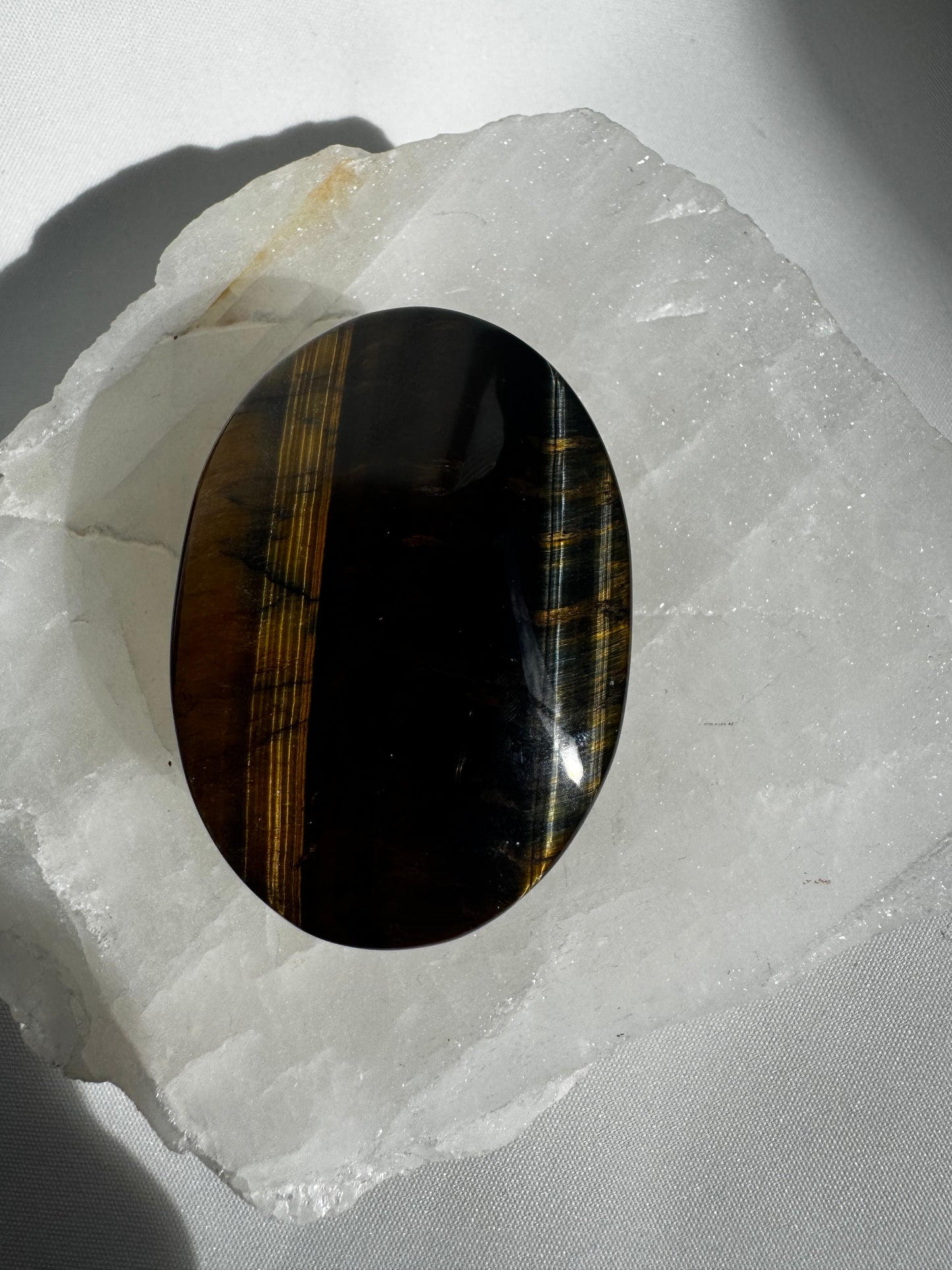 Blue Tiger’s Eye Crystal Palmstone – Healing Stone for Communication and Throat Chakra