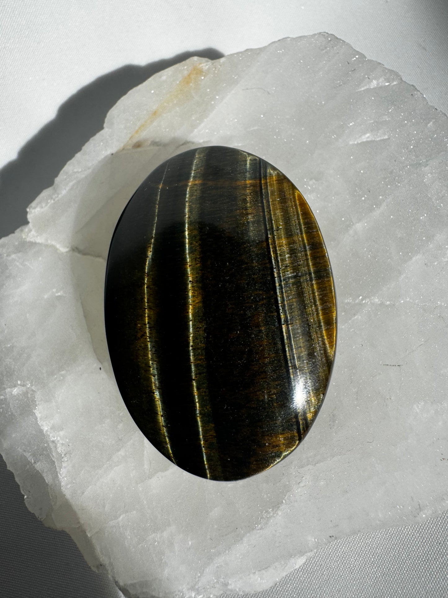 Blue Tiger’s Eye Crystal Palmstone – Healing Stone for Communication and Throat Chakra