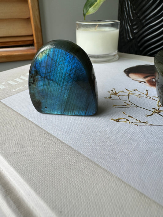 HQ Labradorite Freeform L016