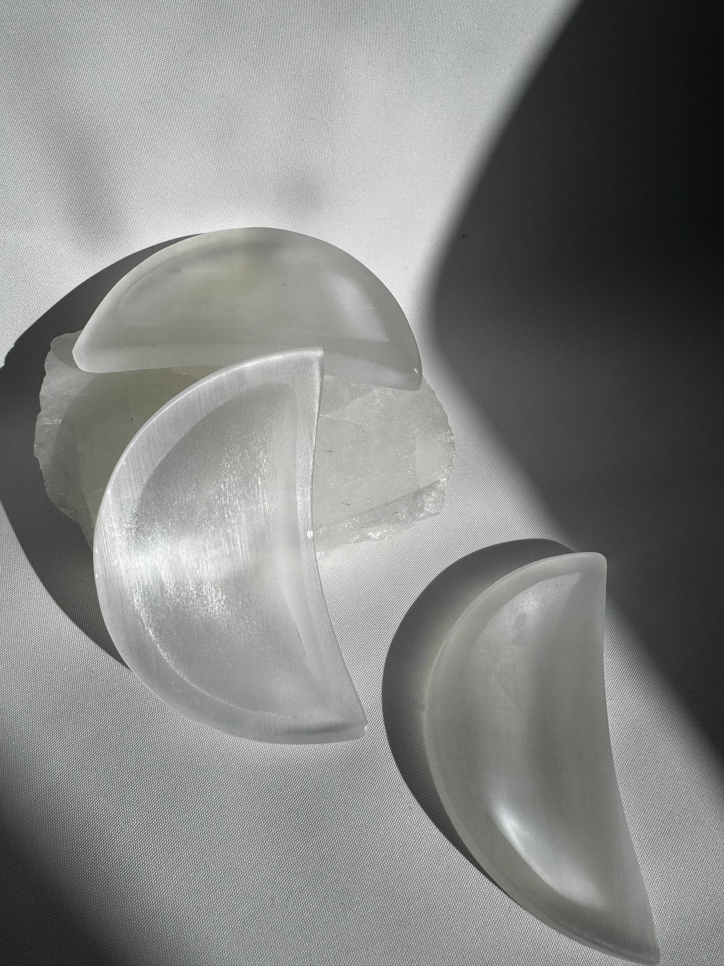 Selenite Crystal Moon Dish – Cleansing Bowl for Charging Crystals and Energy Clearing
