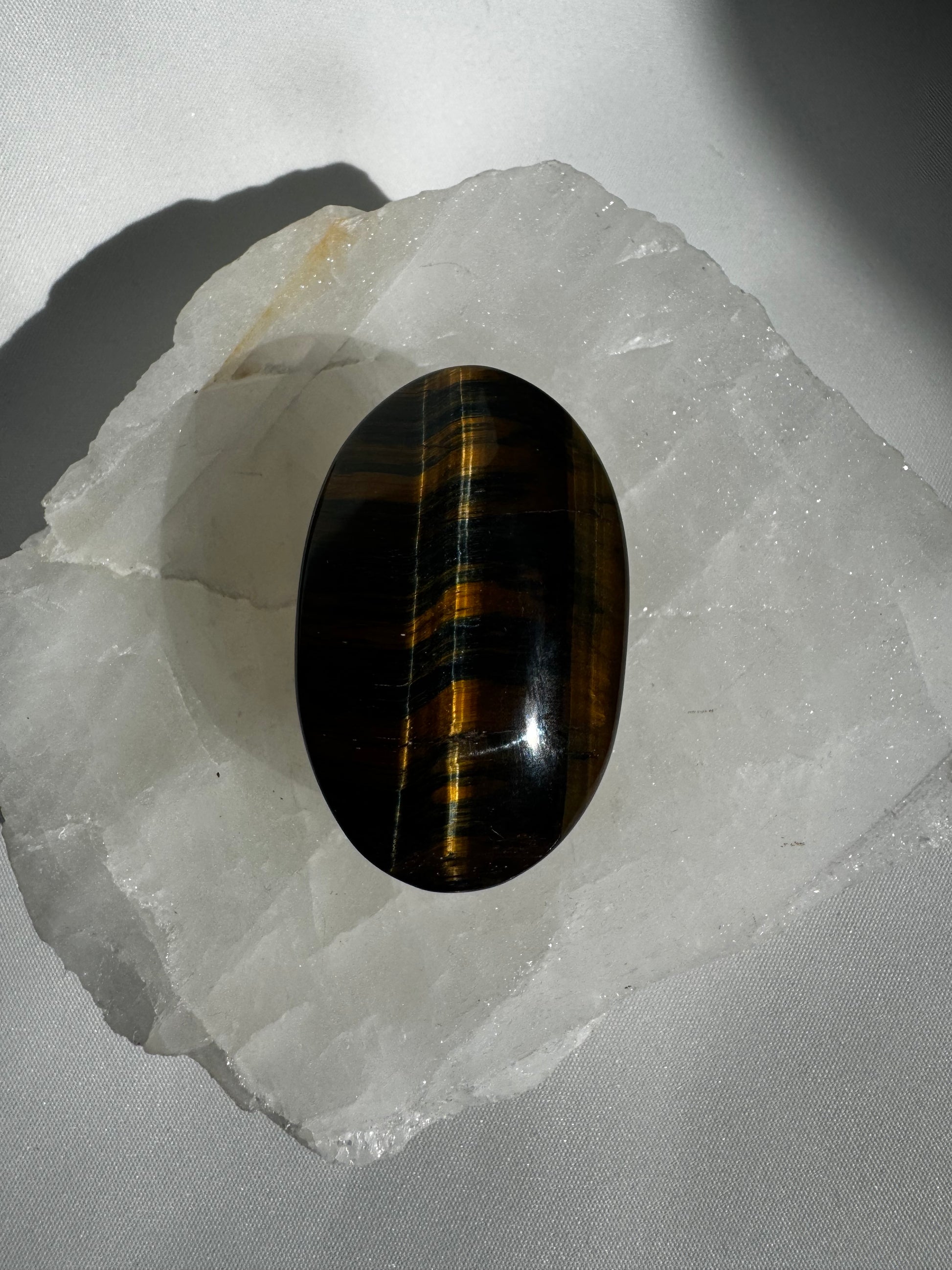 Blue Tiger’s Eye Crystal Palmstone – Healing Stone for Communication and Throat Chakra