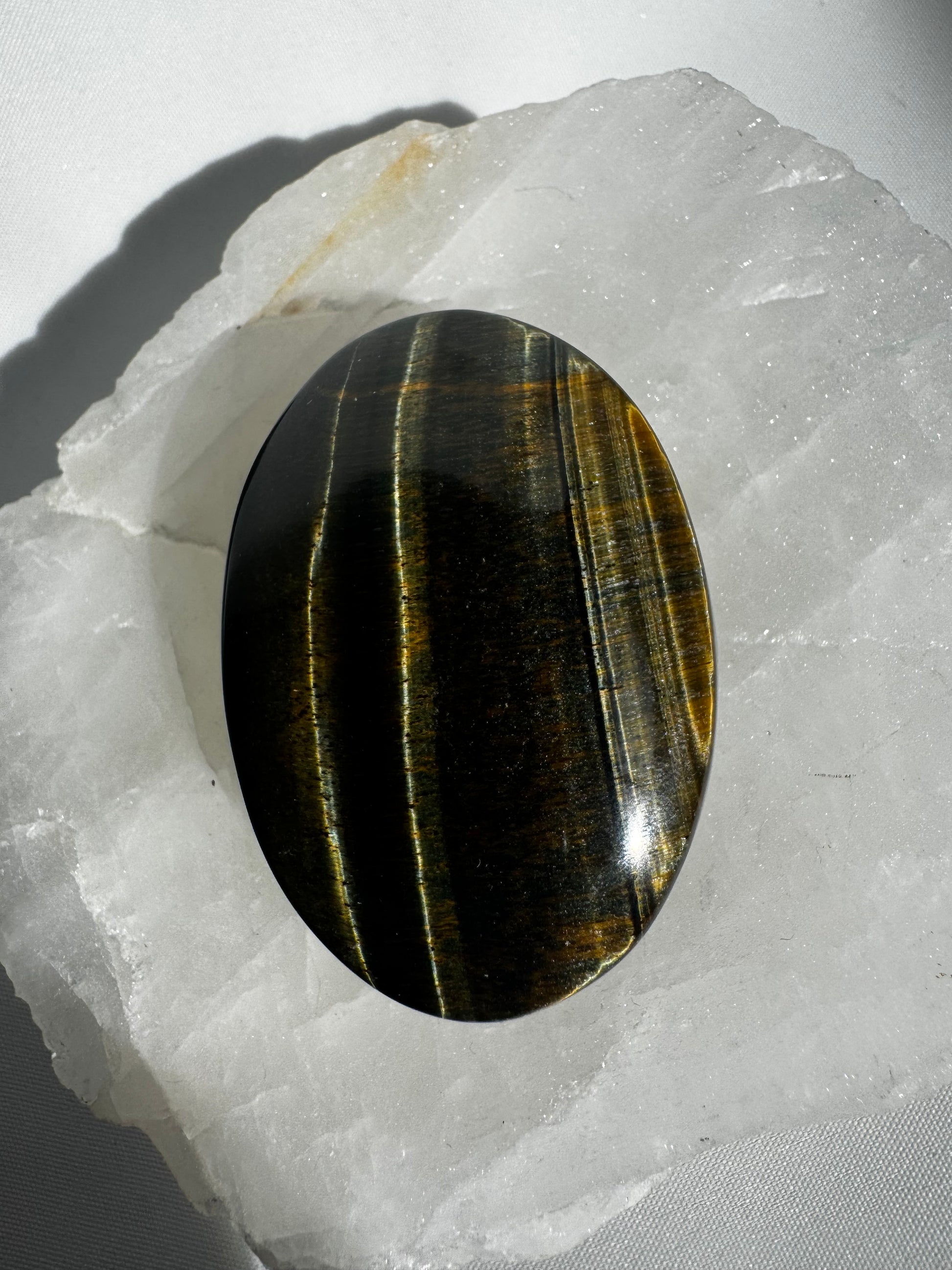 Blue Tiger’s Eye Crystal Palmstone – Healing Stone for Communication and Throat Chakra